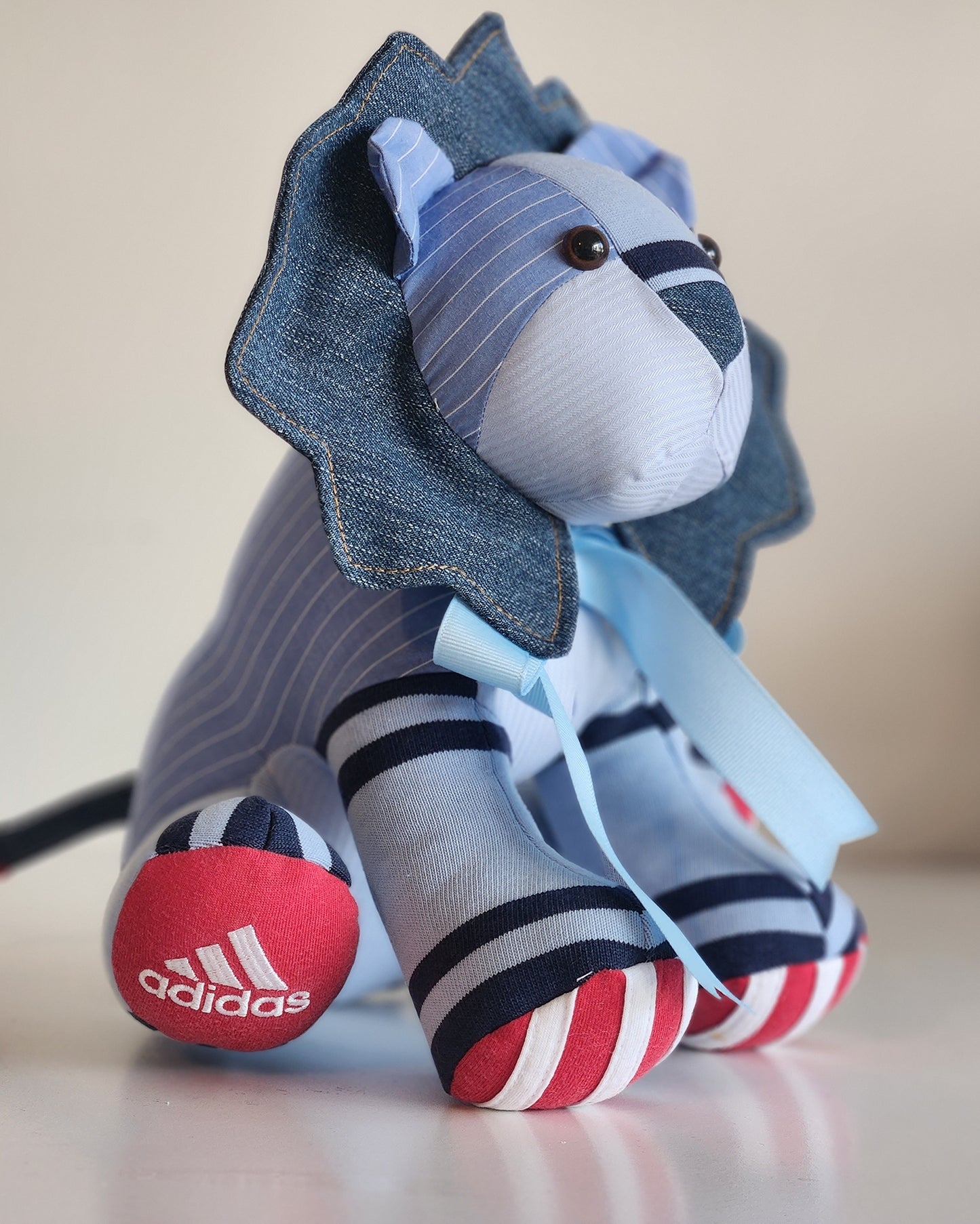 Larry Lion